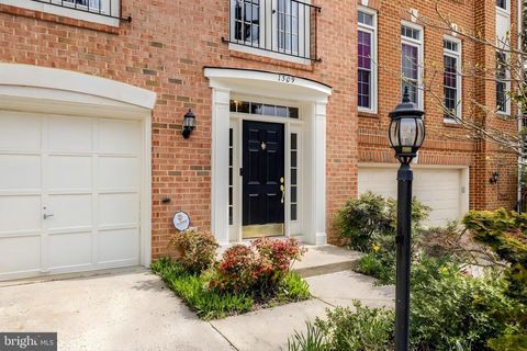 Photo of 1309 Sundial Drive, RESTON, VA 20194 (MLS # VAFX2292814)