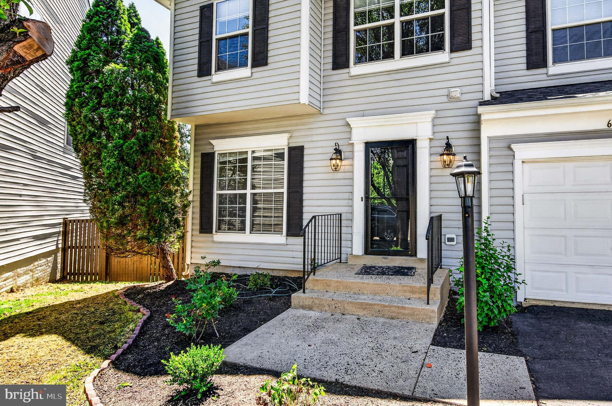 6853 HOLLOW GLEN COURT