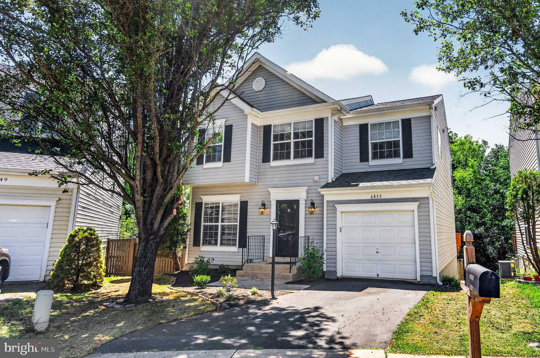 6853 HOLLOW GLEN COURT