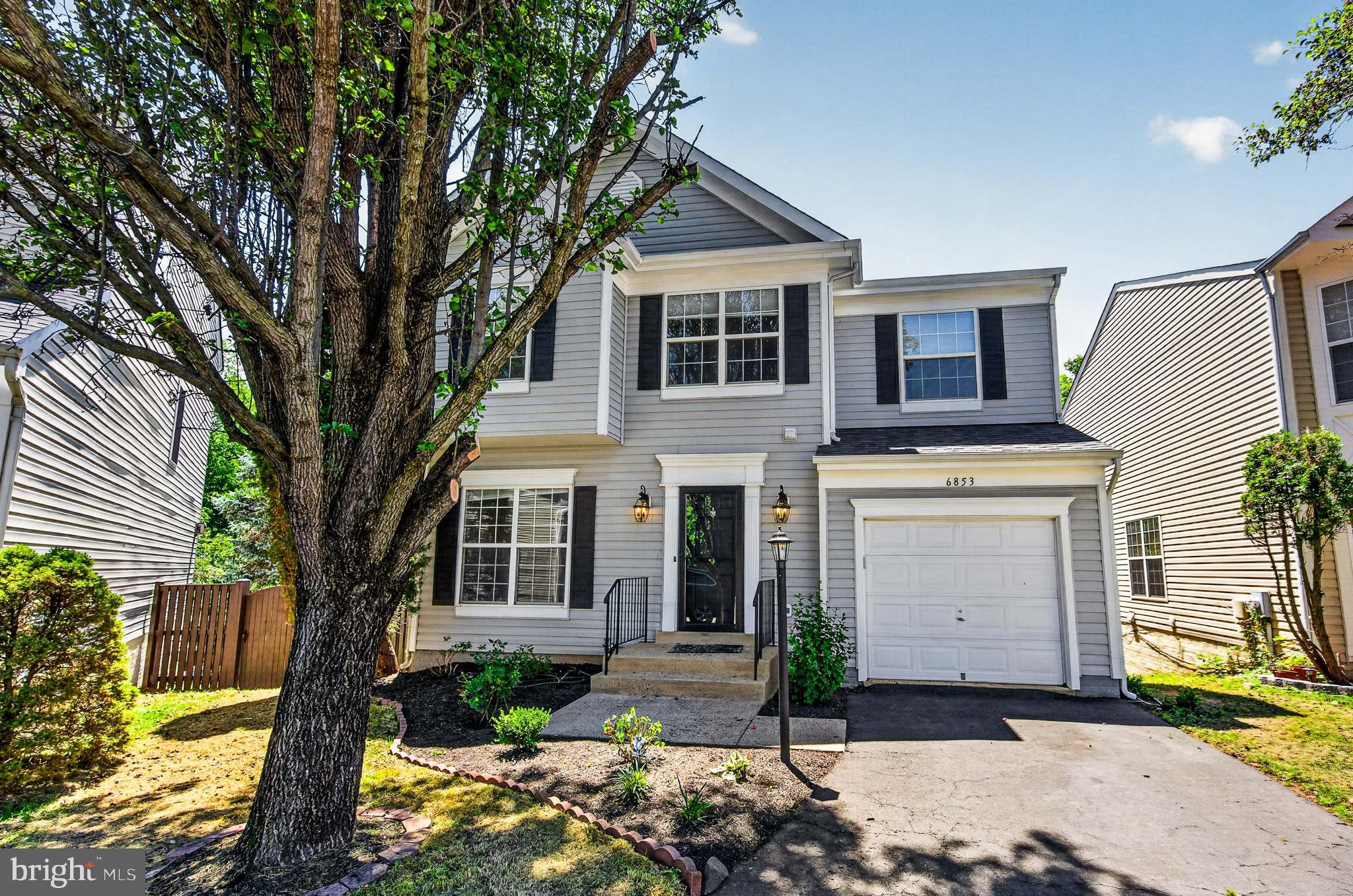 6853 HOLLOW GLEN COURT