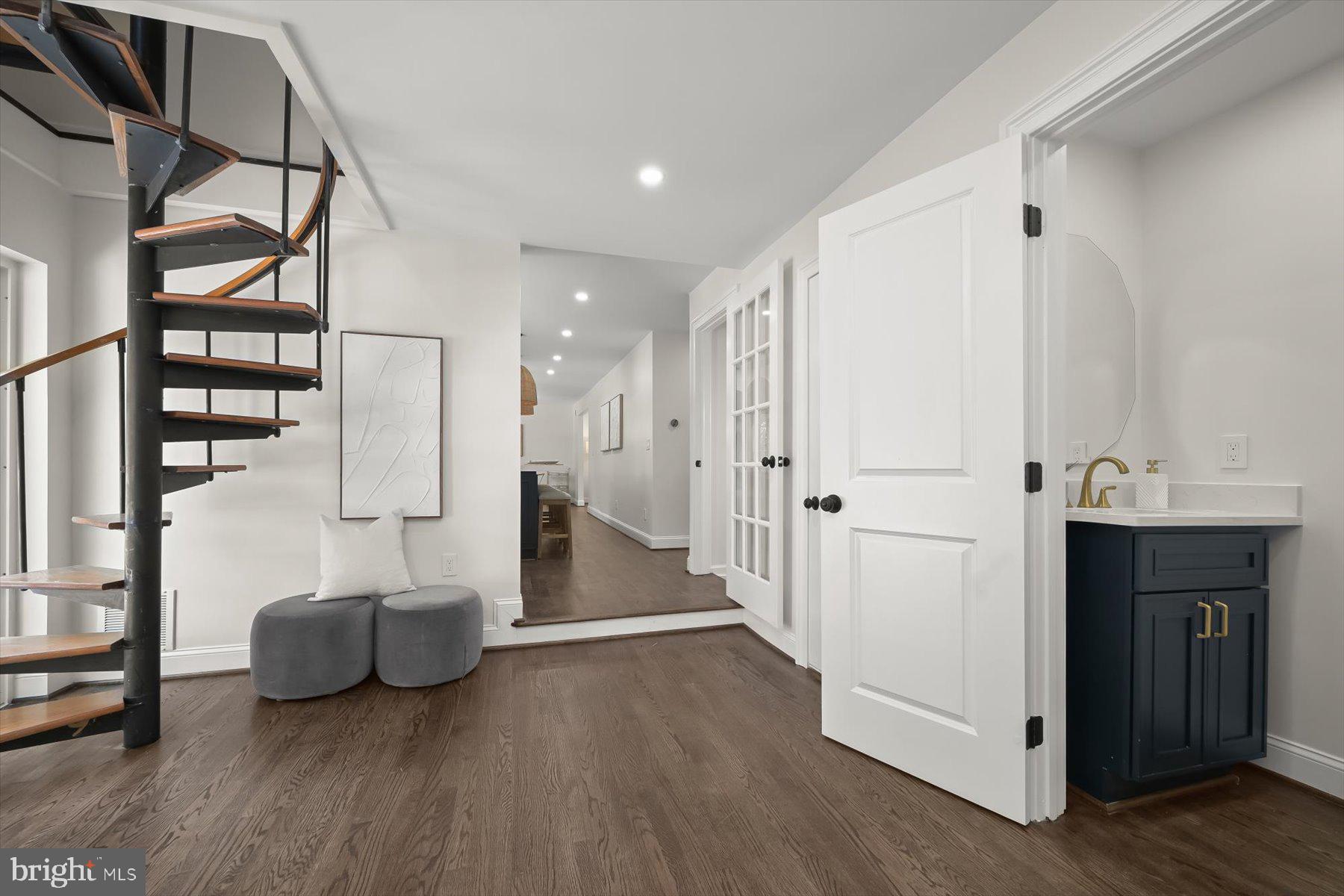 FOX HILLS - Residential