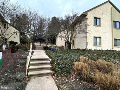 27 MUIRFIELD DRIVE READING PA 19607