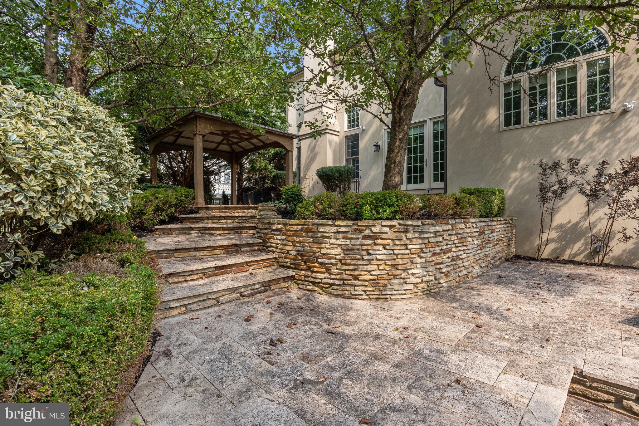 STONEGATE - Residential