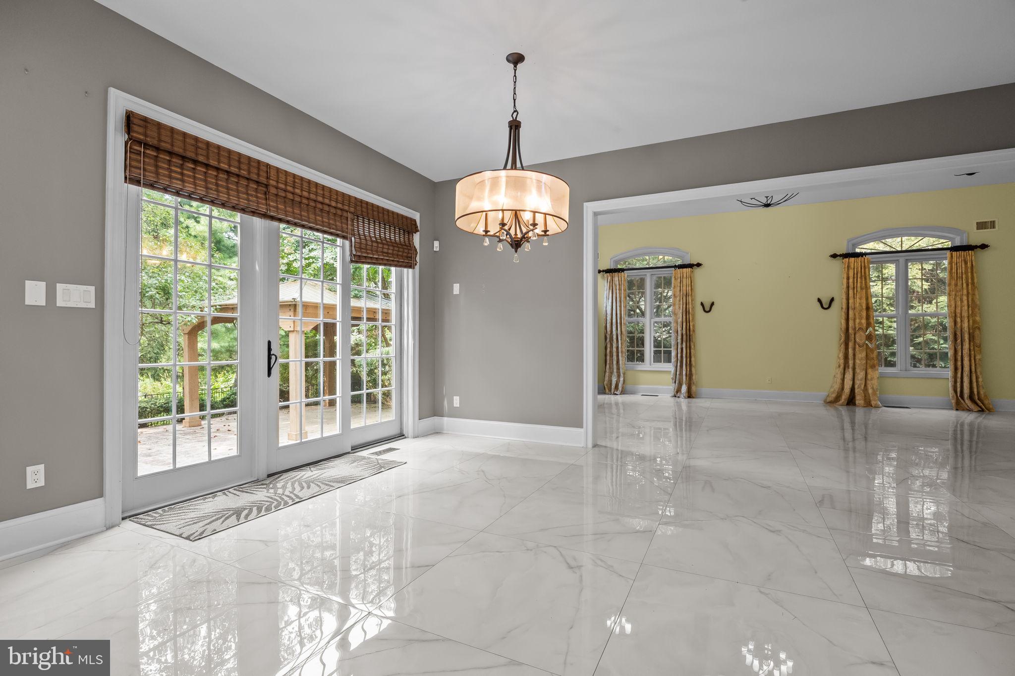 STONEGATE - Residential