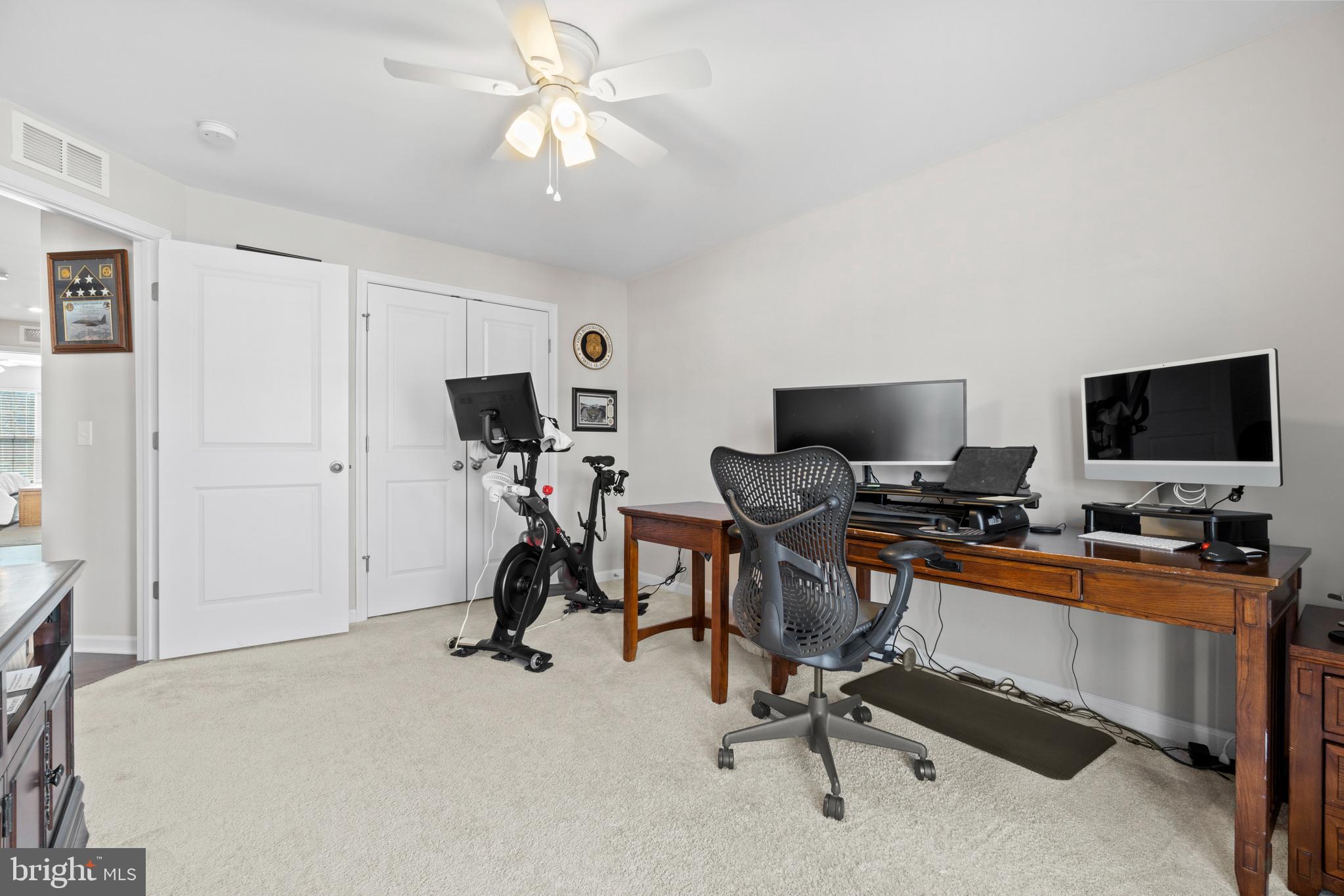 HAMPTON SQUARE CONDOMINIUMS - Residential