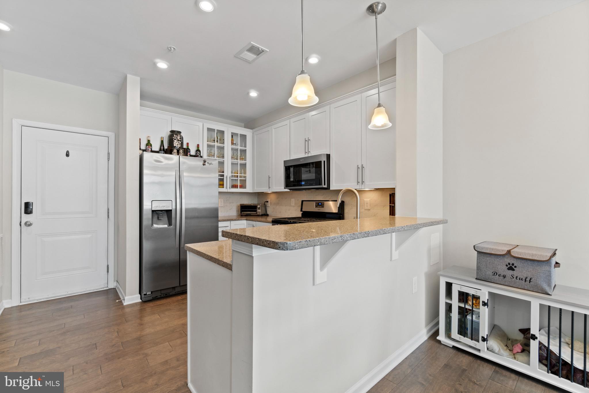 HAMPTON SQUARE CONDOMINIUMS - Residential