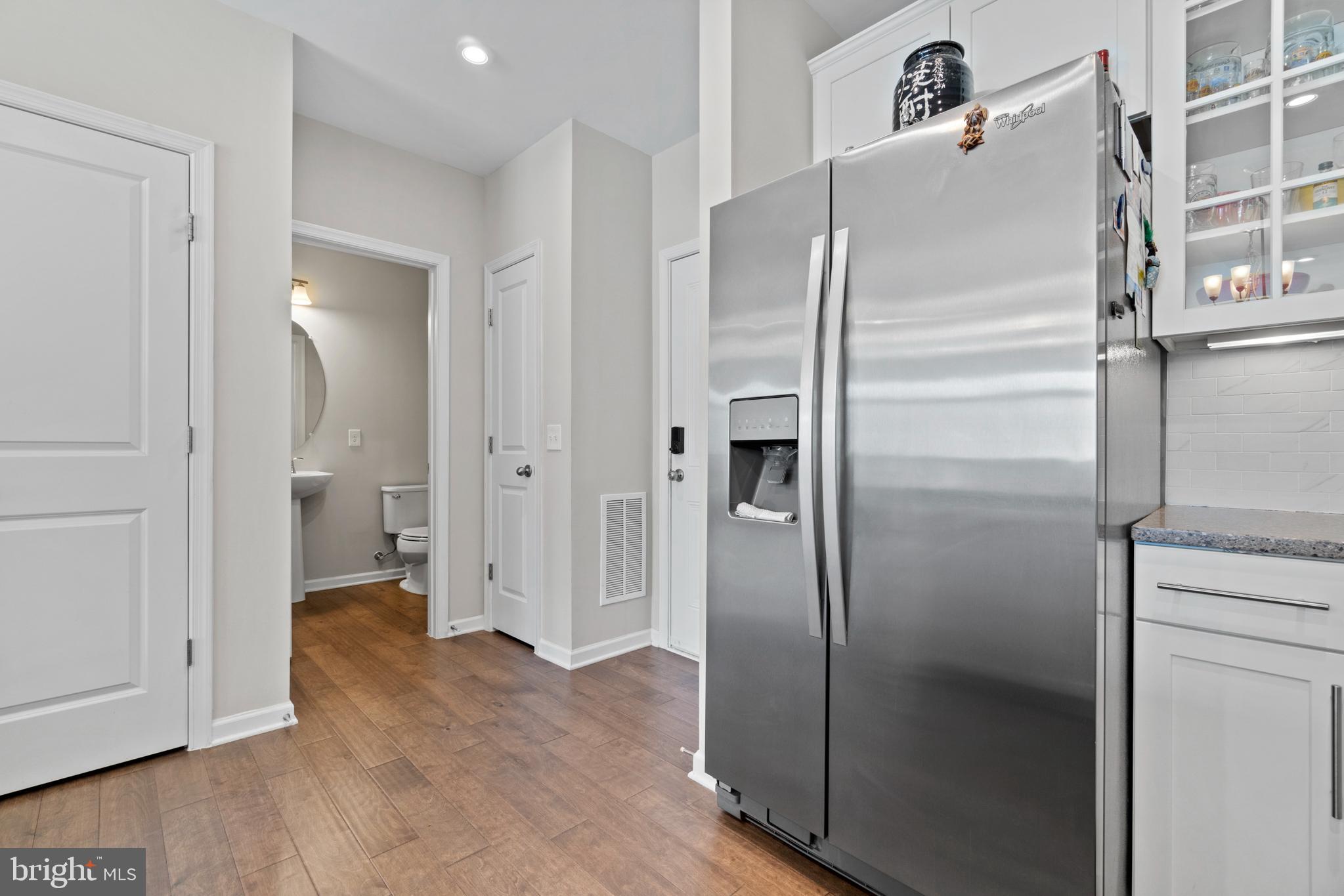 HAMPTON SQUARE CONDOMINIUMS - Residential