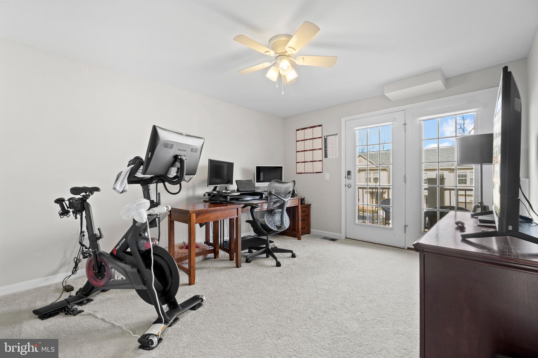 HAMPTON SQUARE CONDOMINIUMS - Residential