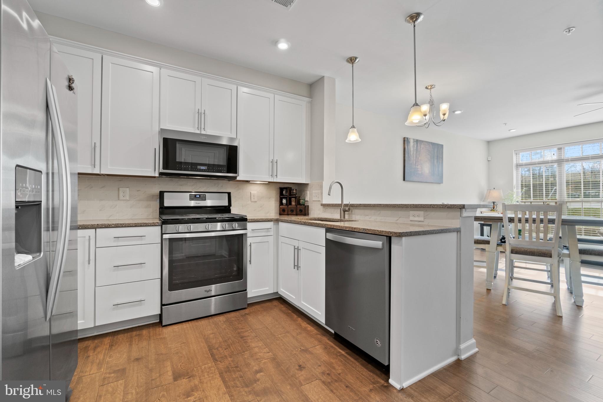 HAMPTON SQUARE CONDOMINIUMS - Residential