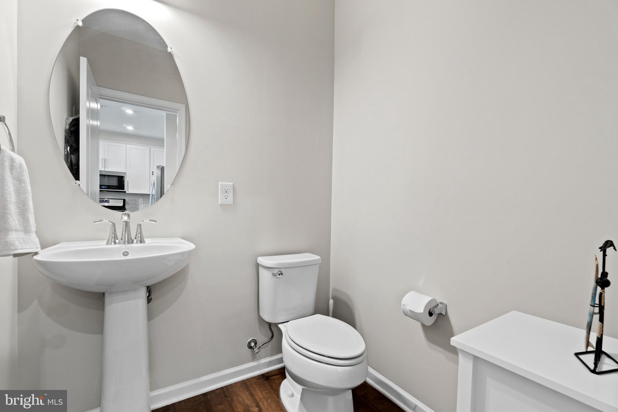 HAMPTON SQUARE CONDOMINIUMS - Residential