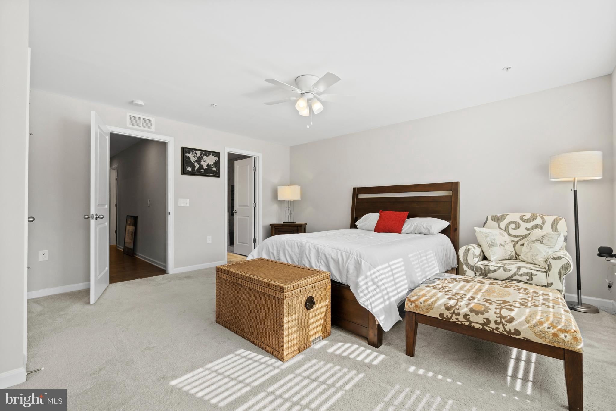 HAMPTON SQUARE CONDOMINIUMS - Residential