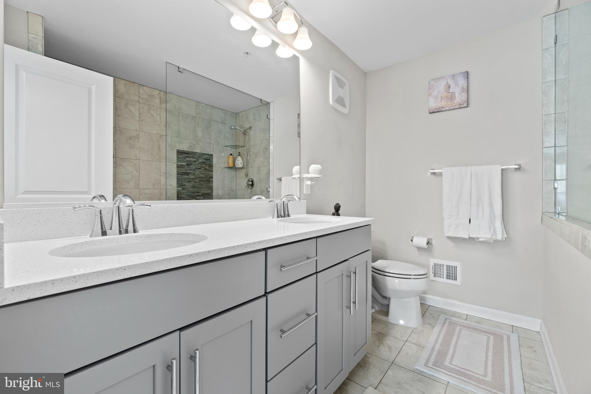 HAMPTON SQUARE CONDOMINIUMS - Residential