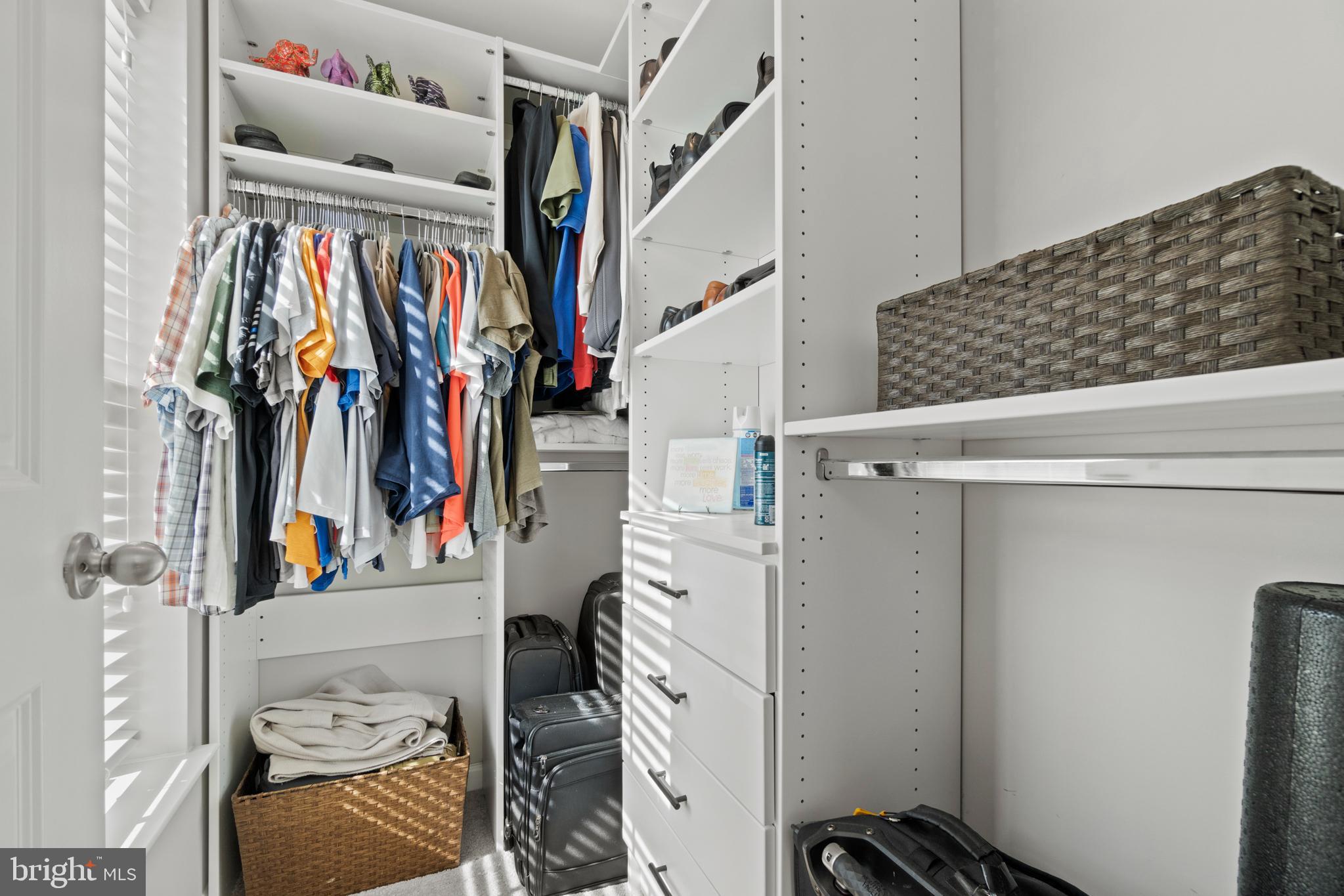 HAMPTON SQUARE CONDOMINIUMS - Residential