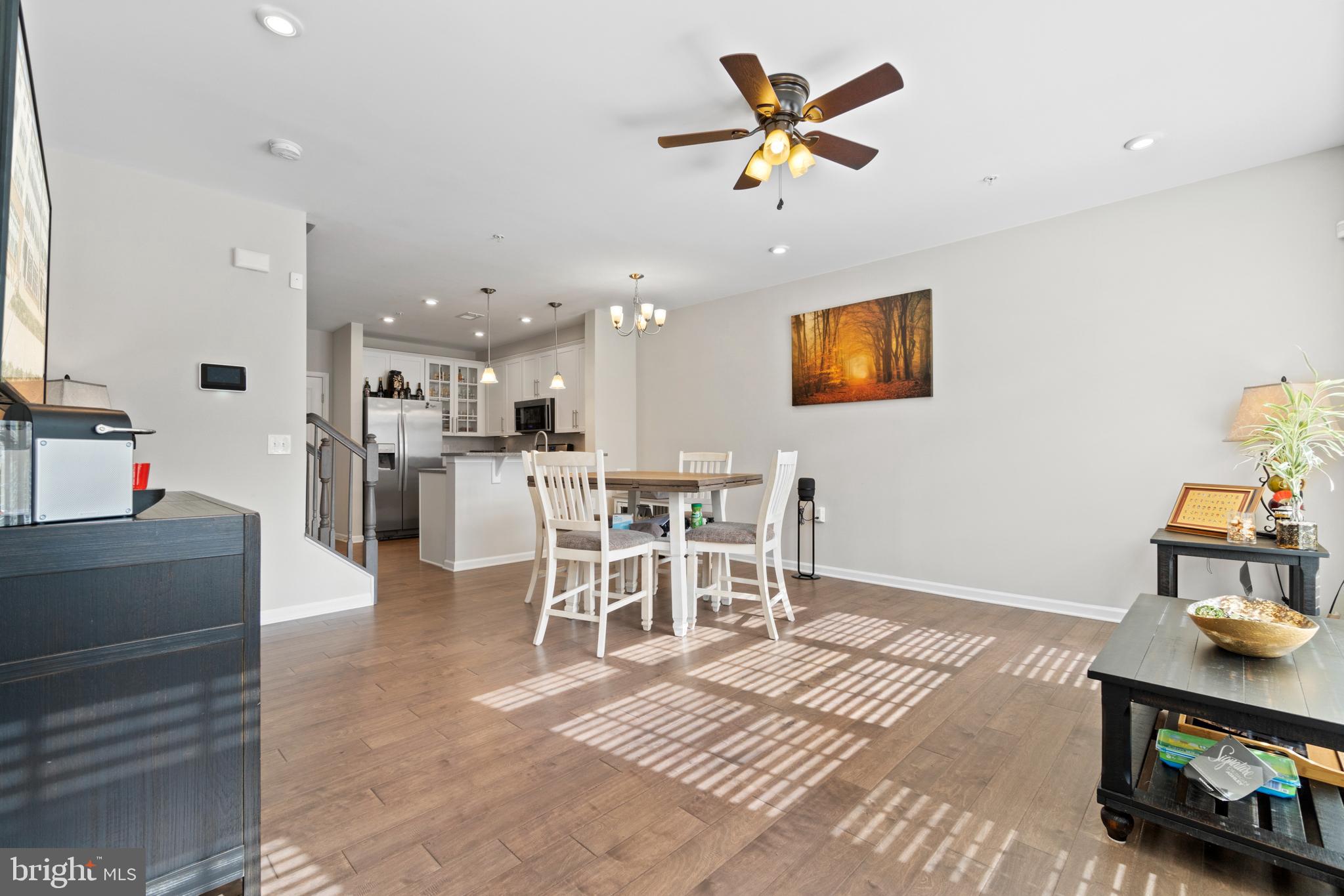 HAMPTON SQUARE CONDOMINIUMS - Residential