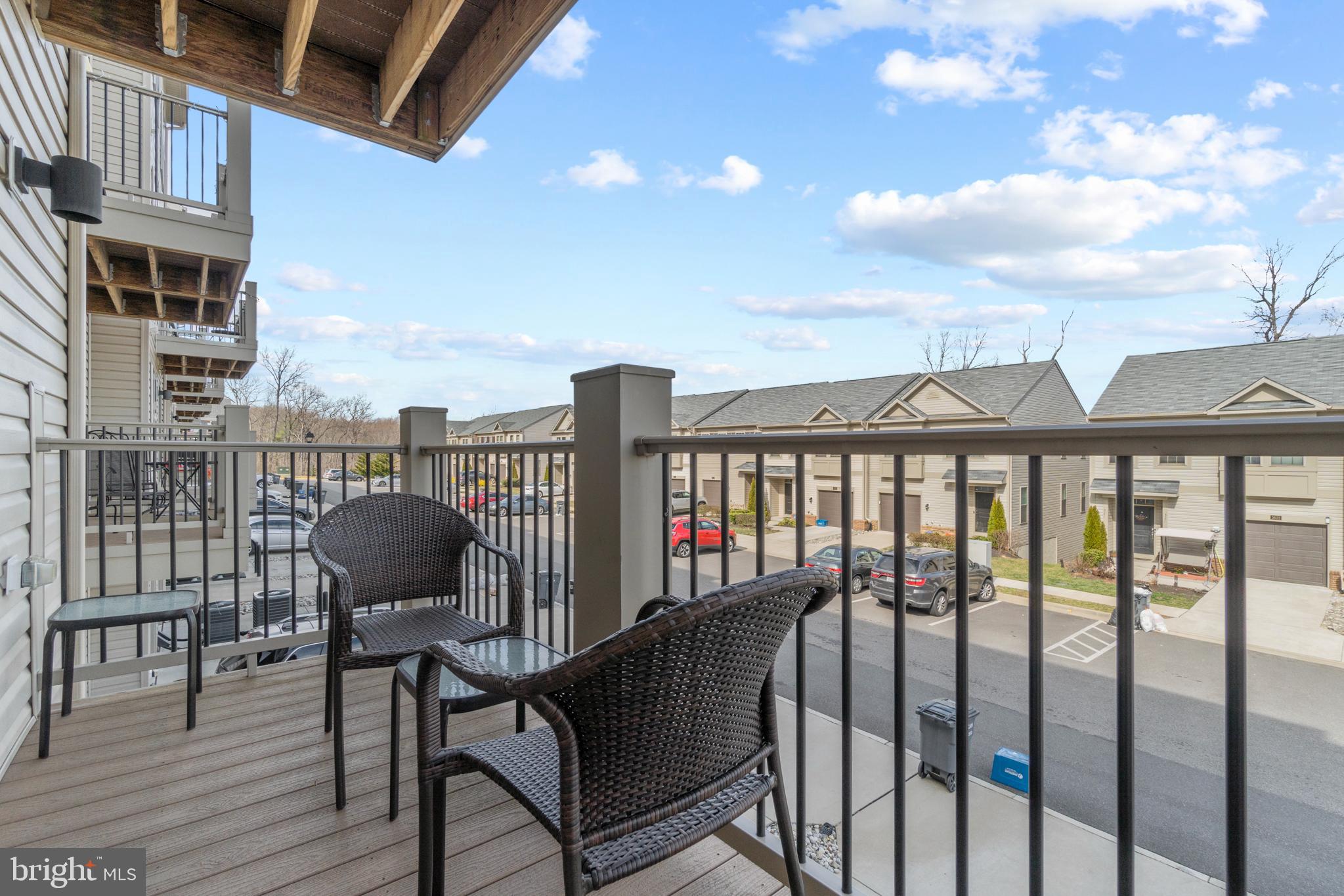 HAMPTON SQUARE CONDOMINIUMS - Residential