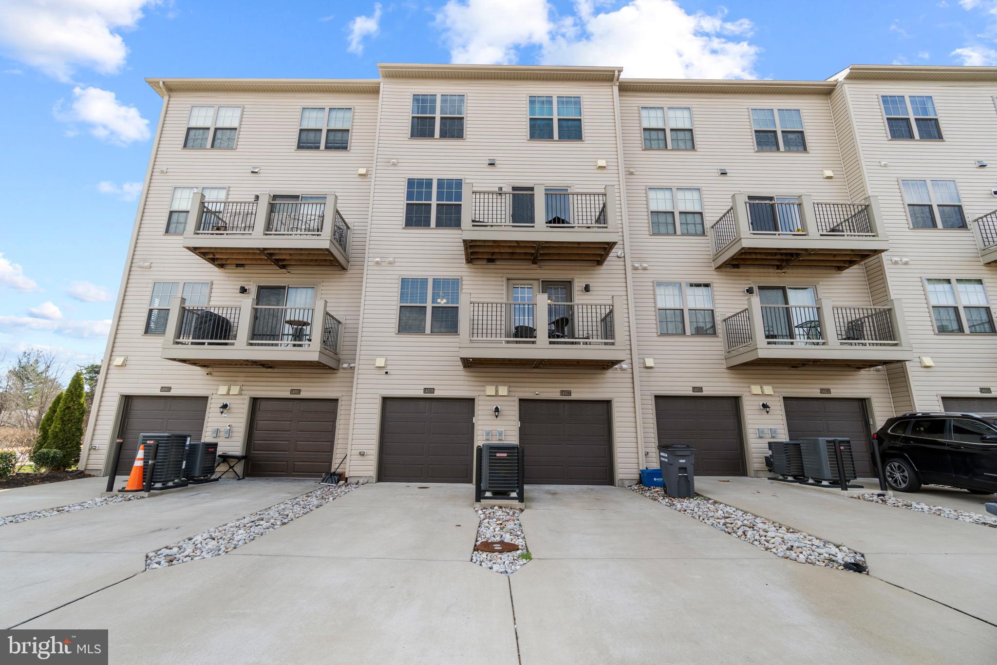 HAMPTON SQUARE CONDOMINIUMS - Residential