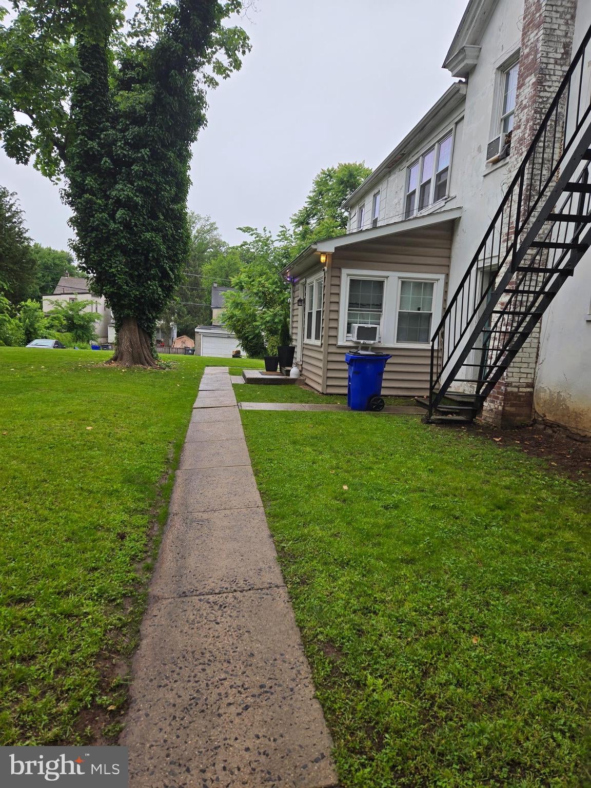 870 E HIGH STREET