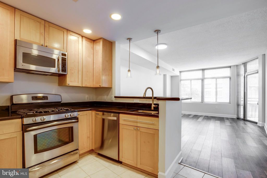 Photo of 3600 S Glebe Road #427W, ARLINGTON, VA 22202 (MLS # VAAR2064754)