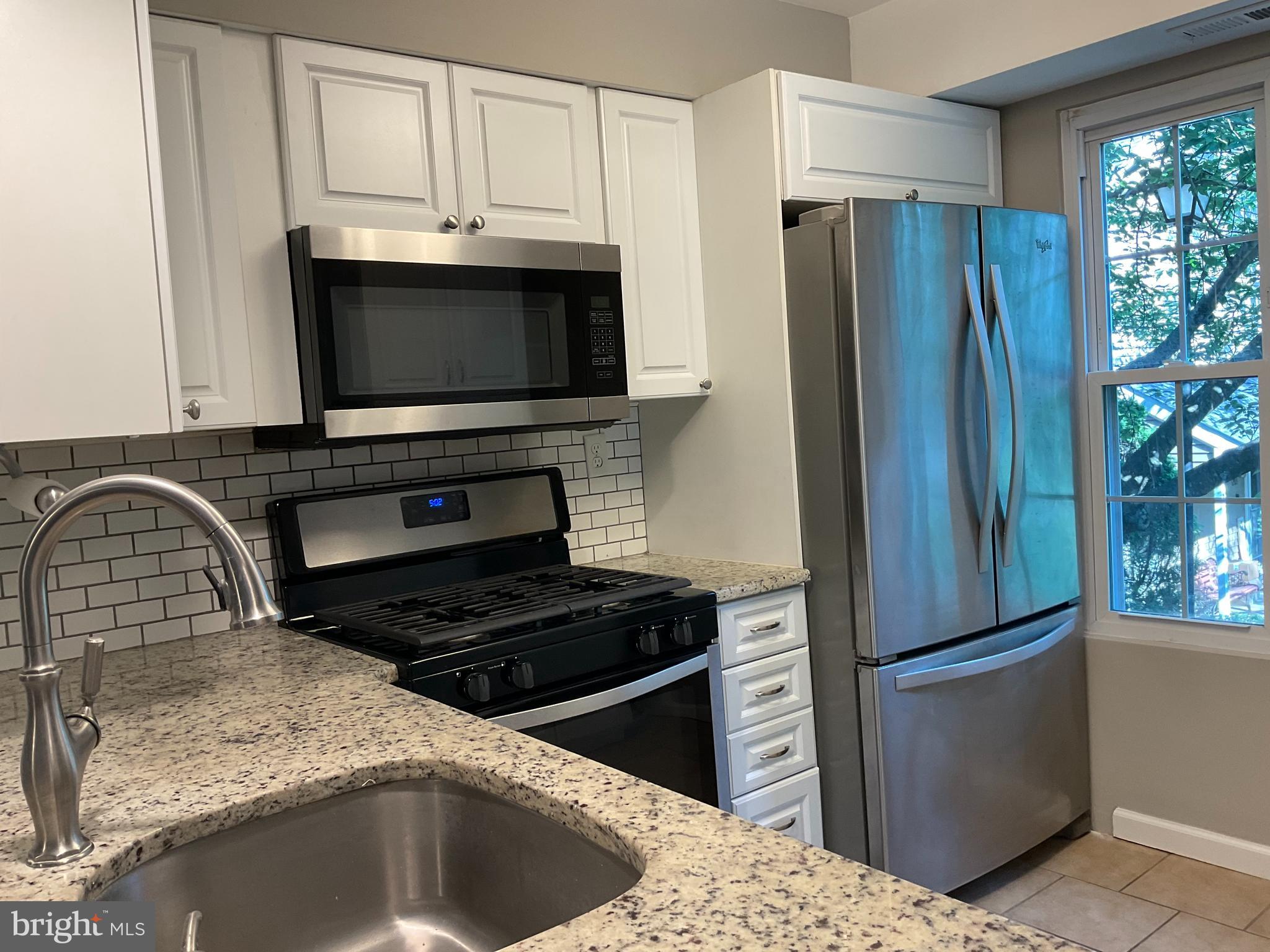 First floor condo in Society Place. Updated kitchen with granite counters and stainless steel appliance. Large living room with laminated wood flooring. sliding glass door to the side patio. Main bedroom with a walk in closet. Jack and Jill bath allows private access from master. Newer HVAC and windows. Rec center with pool, tennis, club house. Exterior storage unit.