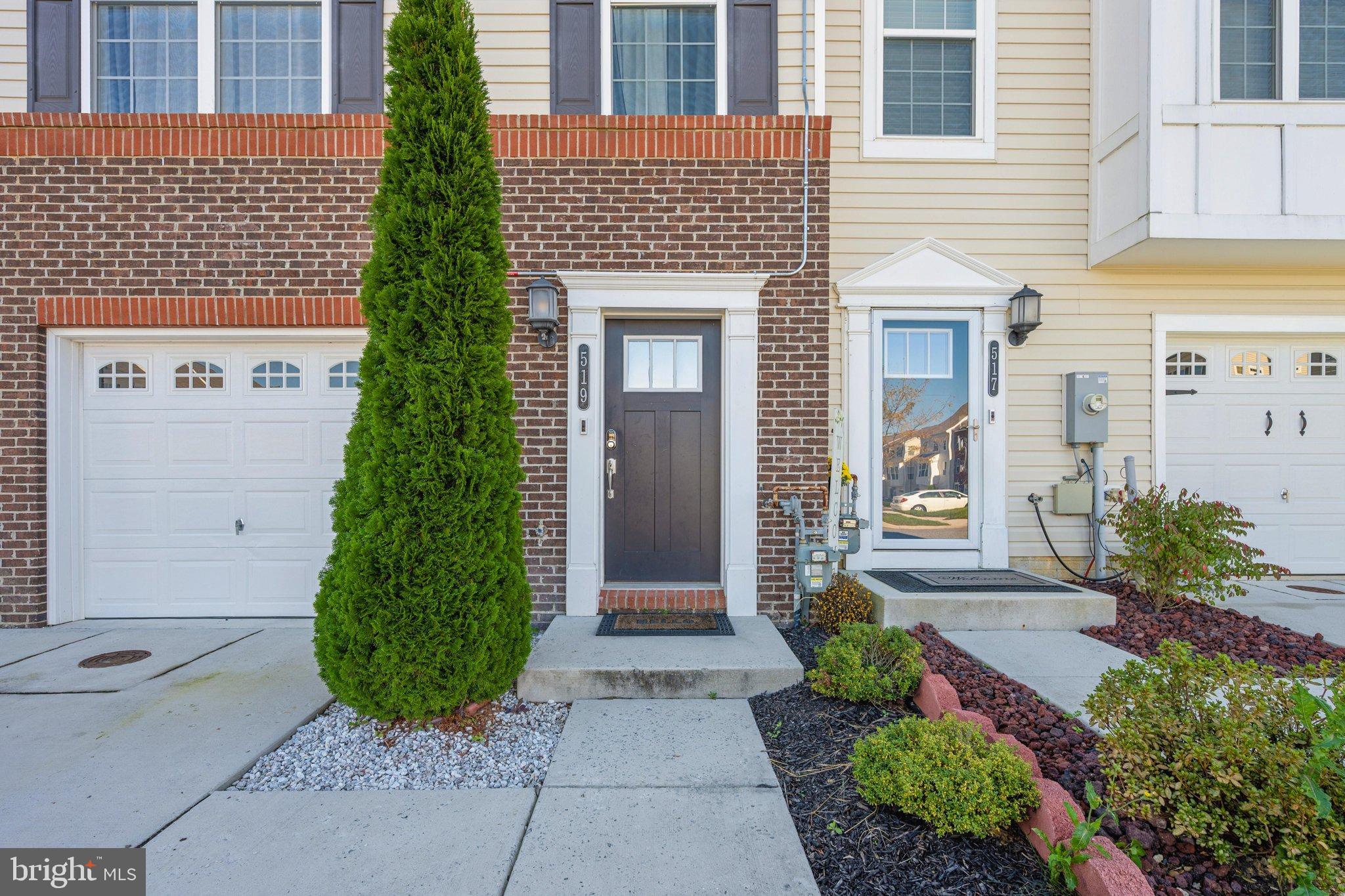 519 ROSZEL WAY