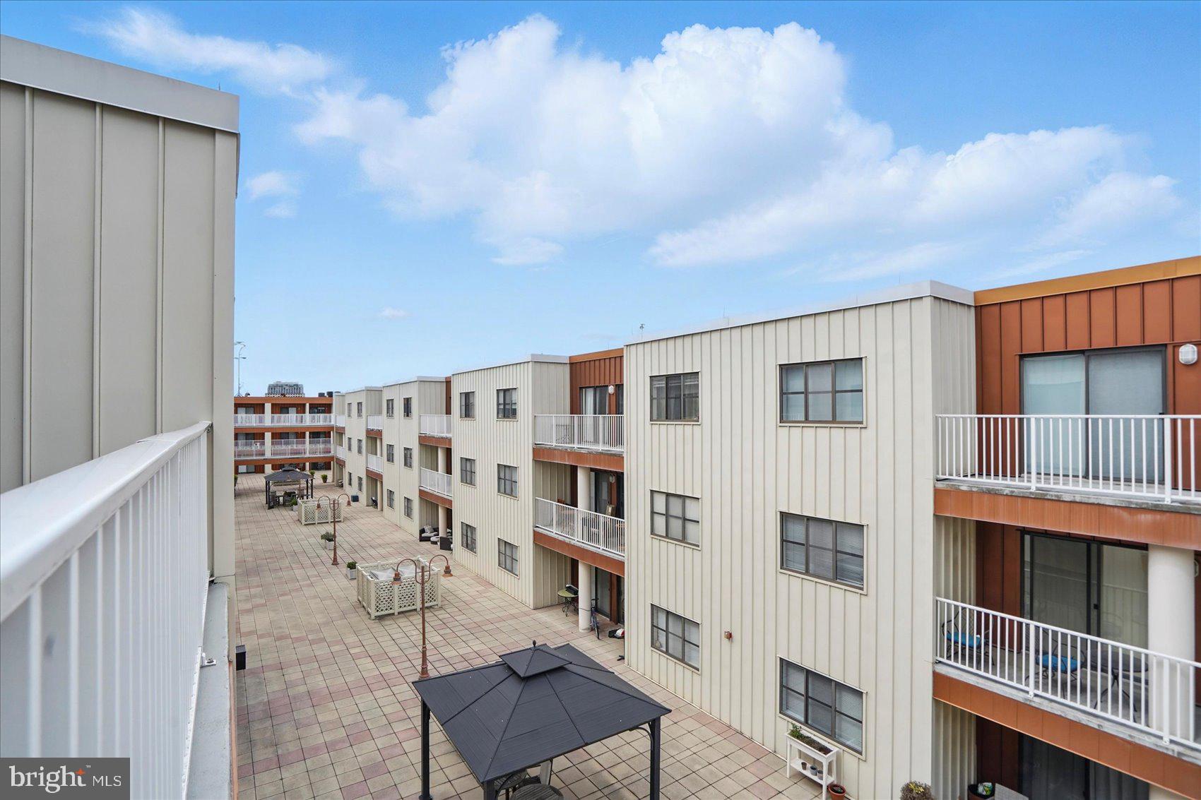 LIGHTHOUSE POINT EAST - Residential