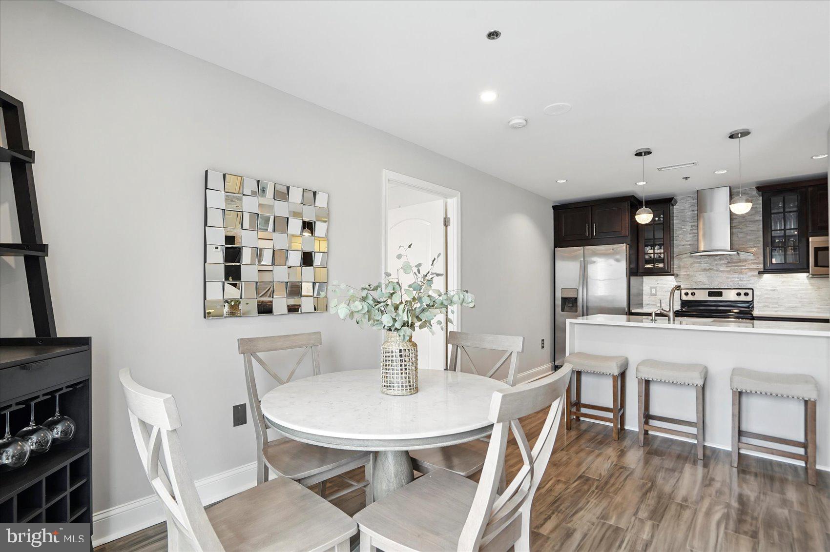 LIGHTHOUSE POINT EAST - Residential