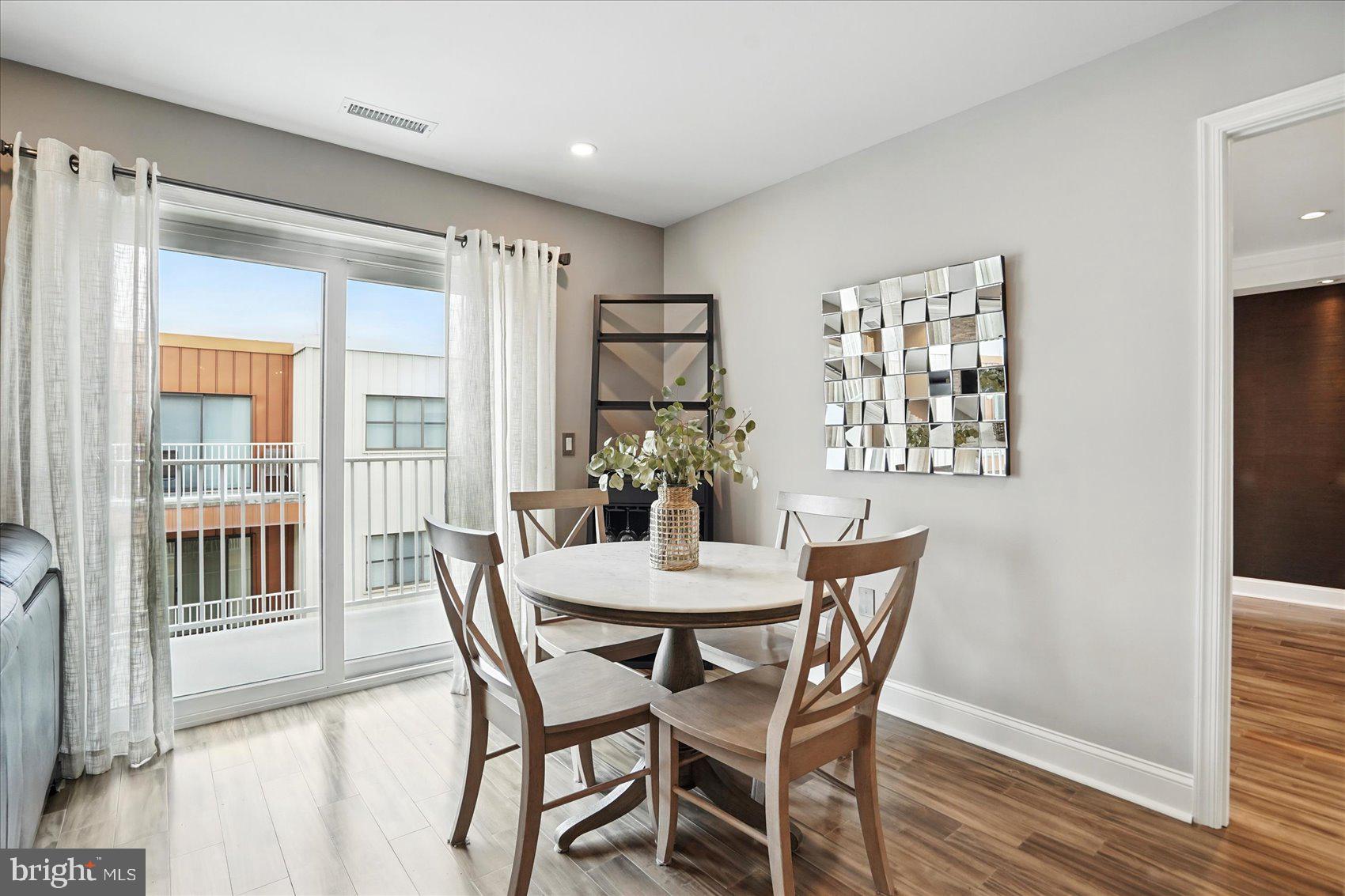 LIGHTHOUSE POINT EAST - Residential