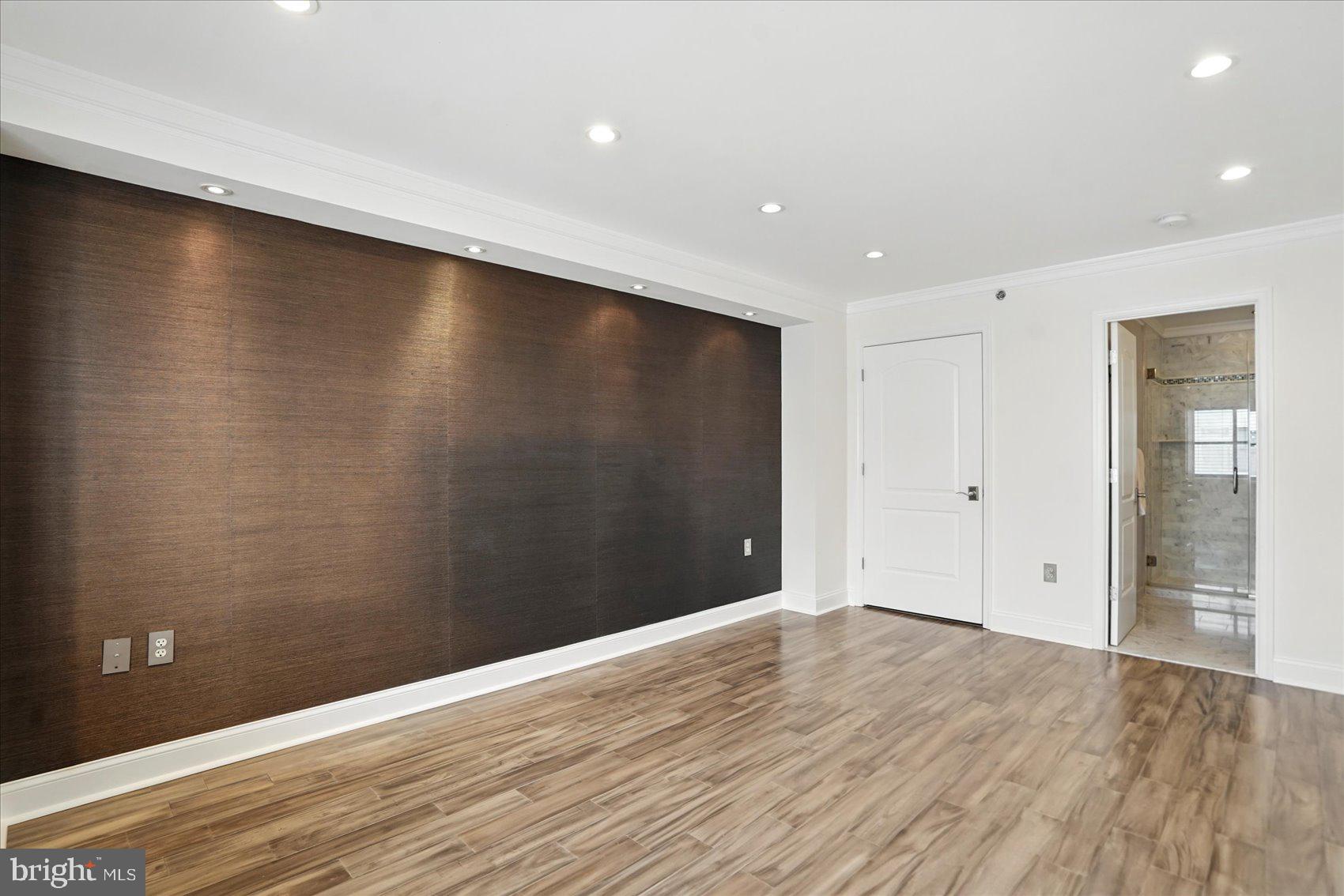 LIGHTHOUSE POINT EAST - Residential