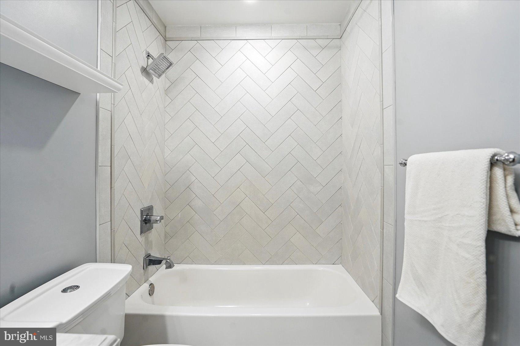 LIGHTHOUSE POINT EAST - Residential