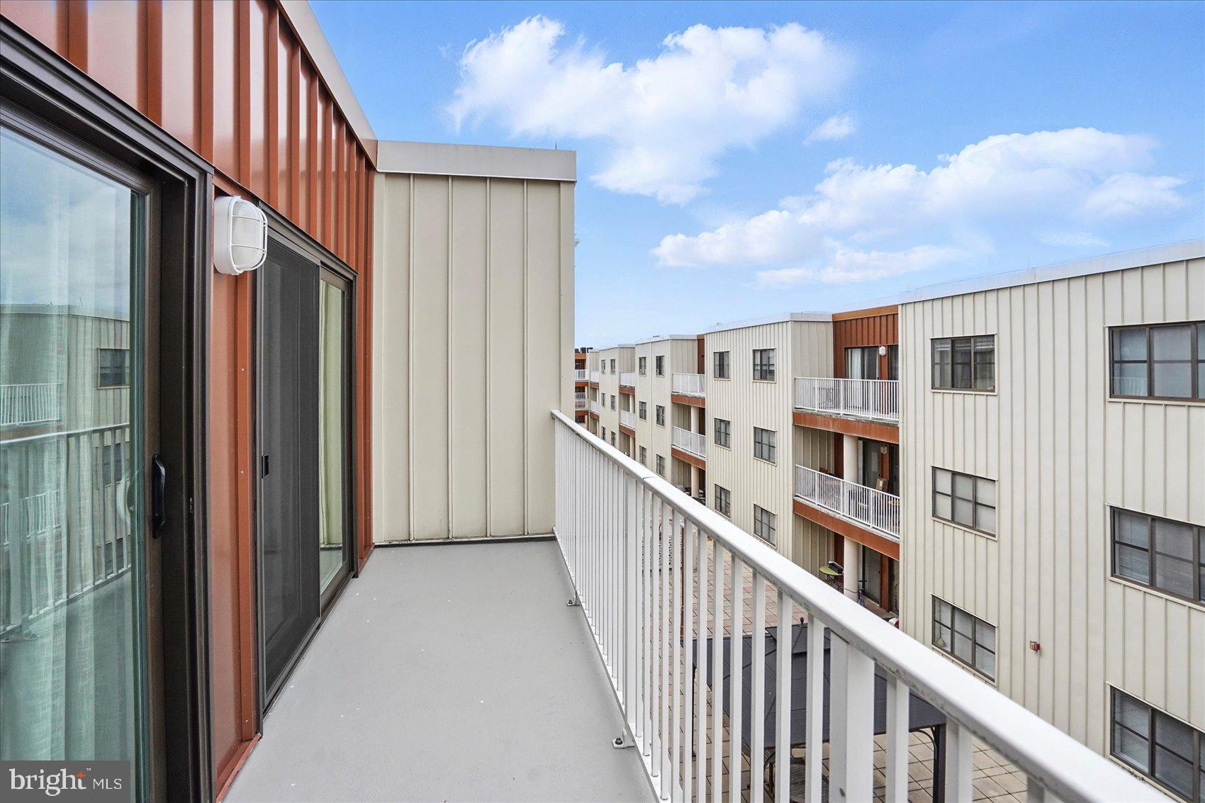 LIGHTHOUSE POINT EAST - Residential