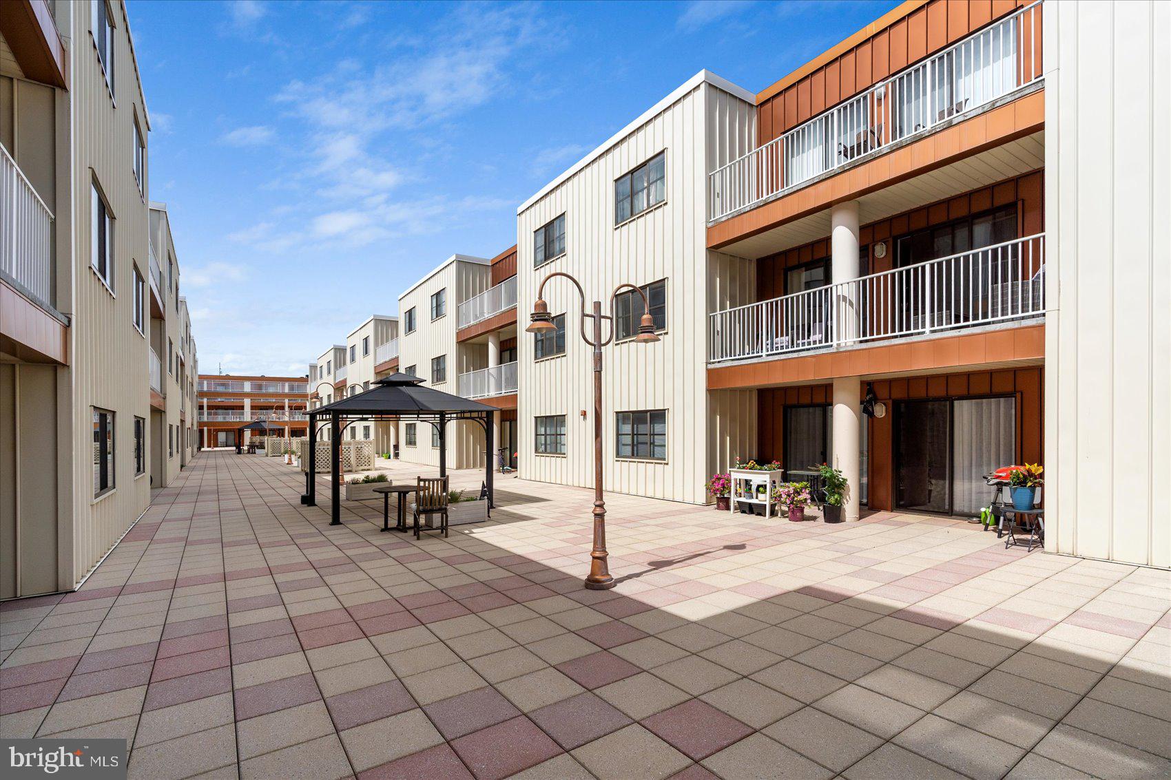 LIGHTHOUSE POINT EAST - Residential