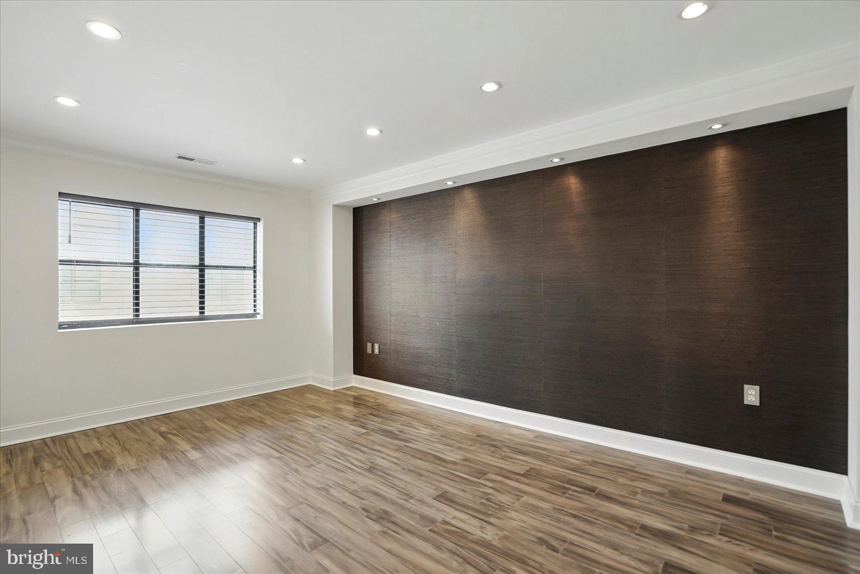 LIGHTHOUSE POINT EAST - Residential