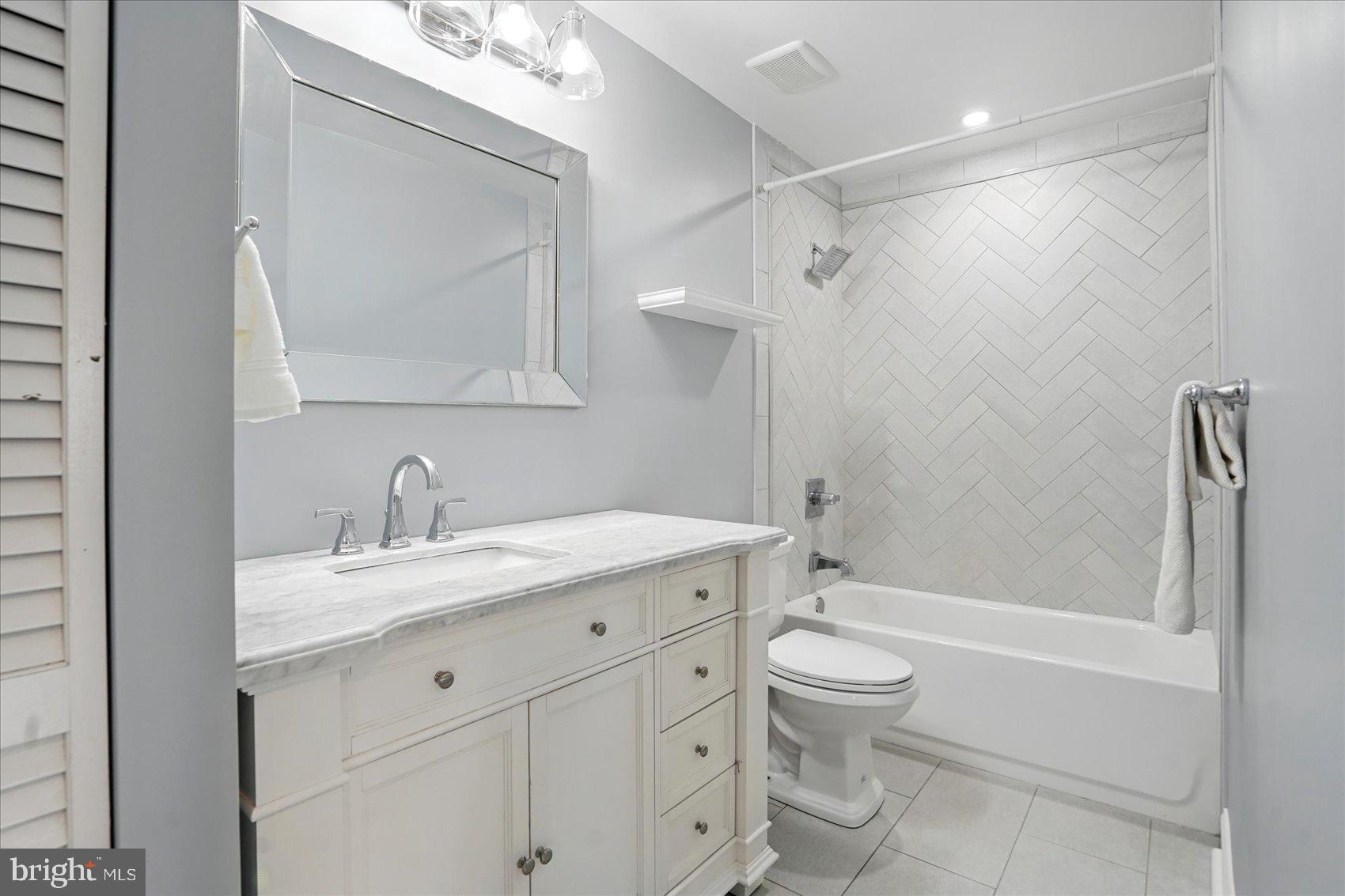 LIGHTHOUSE POINT EAST - Residential