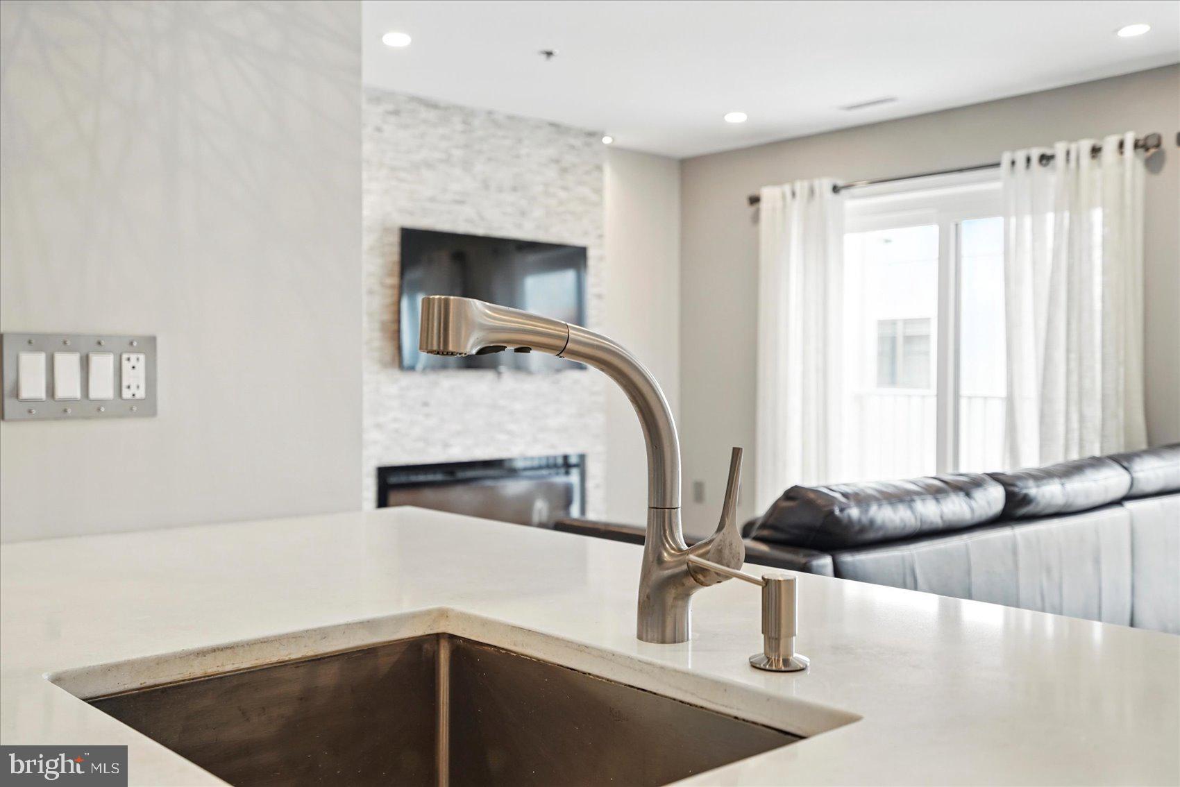 LIGHTHOUSE POINT EAST - Residential