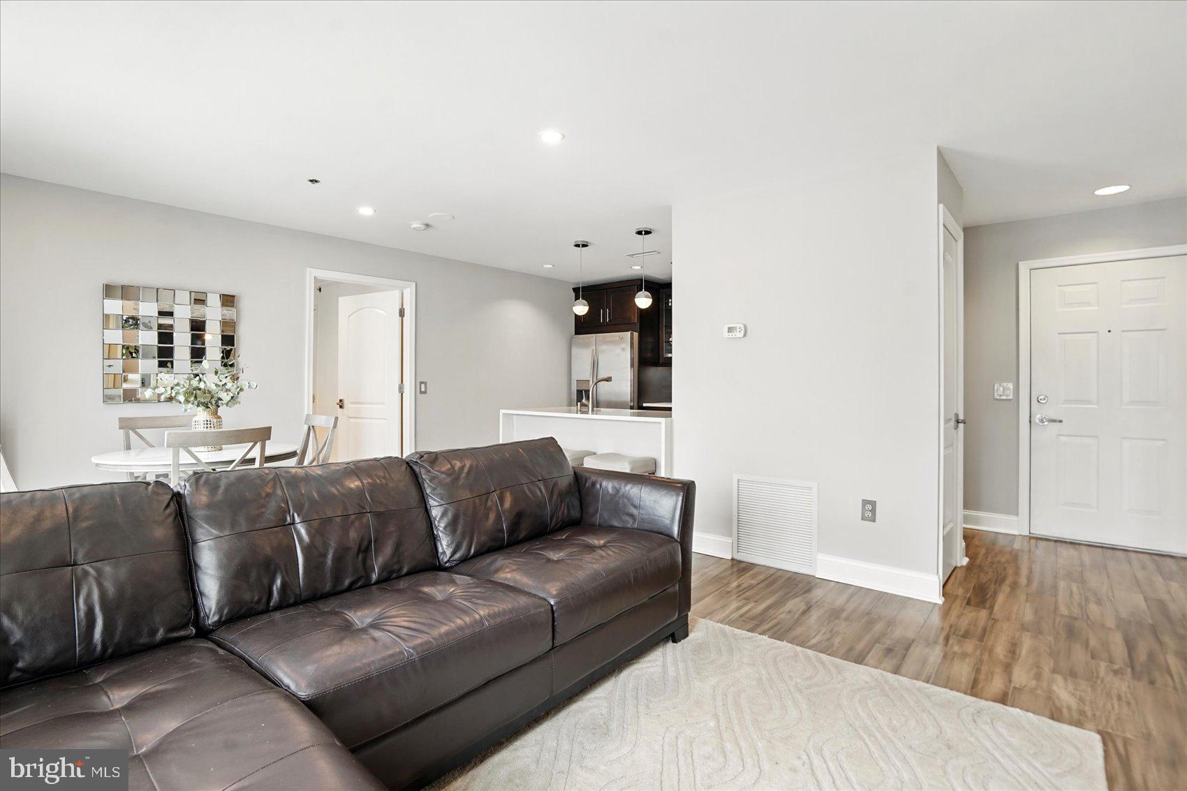 LIGHTHOUSE POINT EAST - Residential