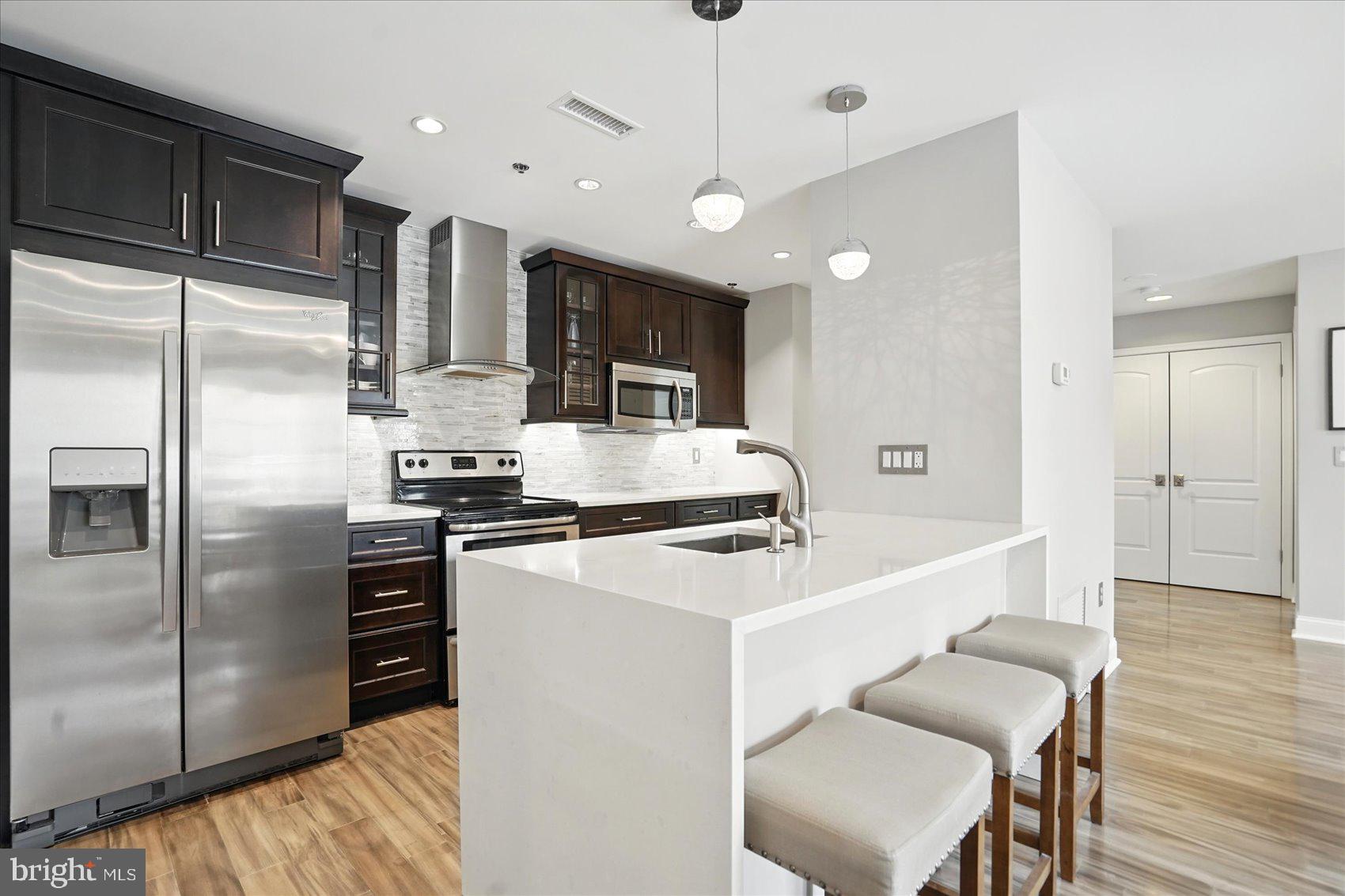 LIGHTHOUSE POINT EAST - Residential