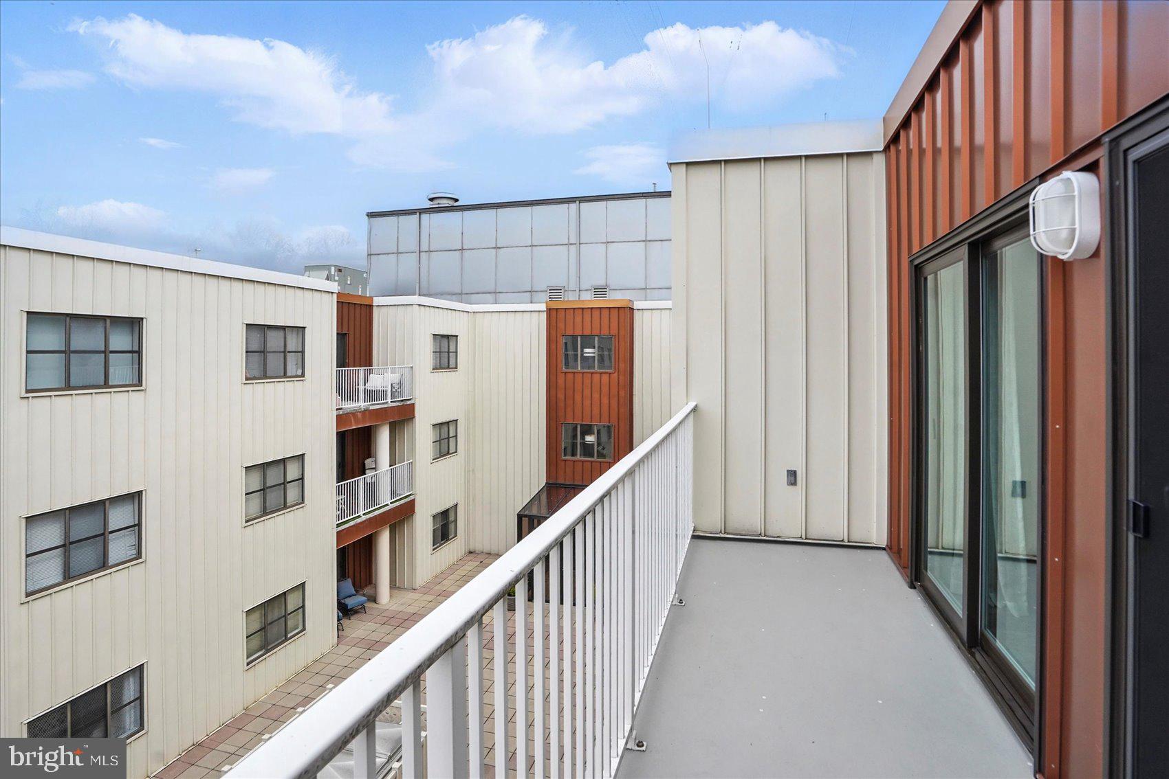 LIGHTHOUSE POINT EAST - Residential