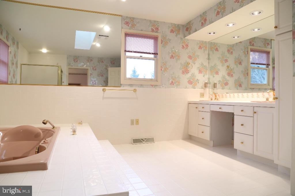 SCHOOL LANE HILLS - Residential