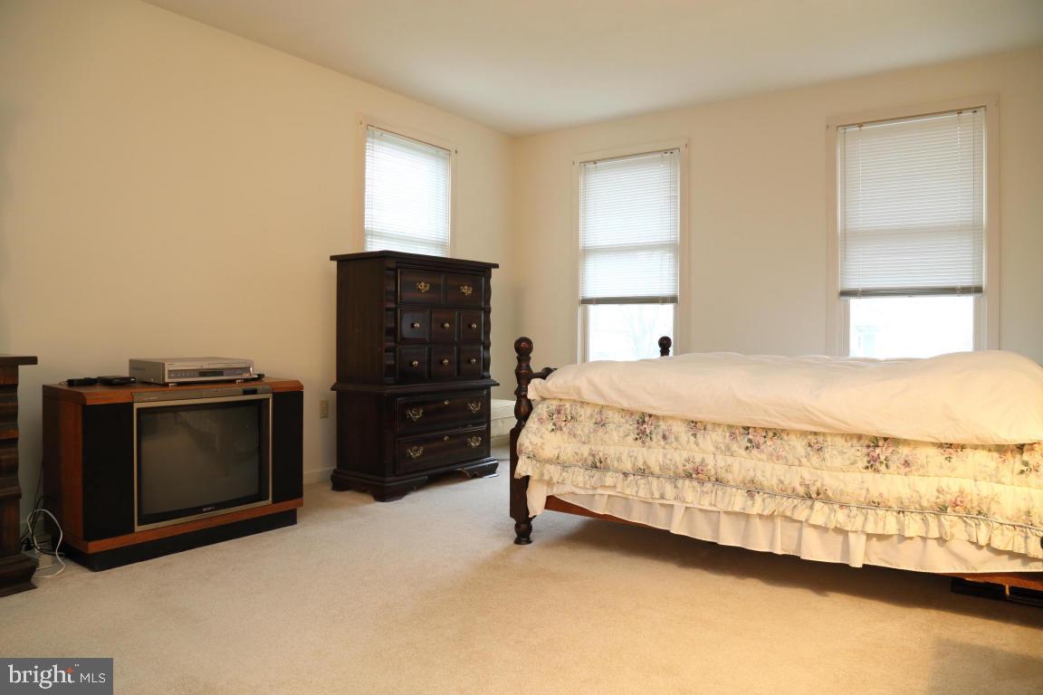 SCHOOL LANE HILLS - Residential