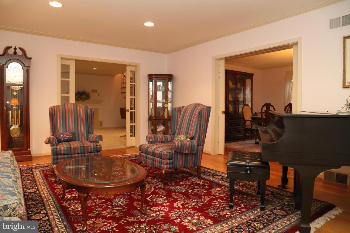 SCHOOL LANE HILLS - Residential