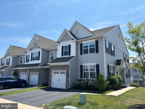 Townhouse For Sale - 104 Larrabee Way<br/> Montgomery County, ROYERSFORD, PA 19468