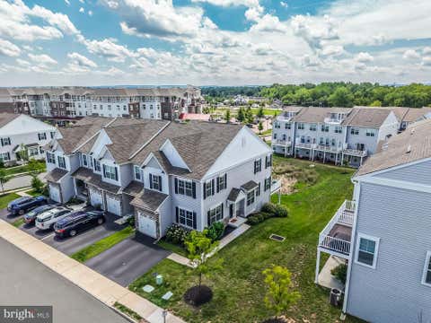Townhouse For Sale - 104 Larrabee Way<br/> ROYERSFORD, PA 19468
