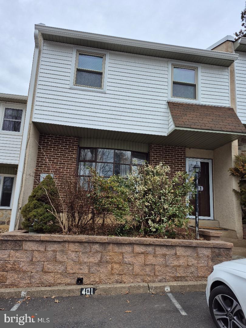 WOODSIDE VIL - Residential