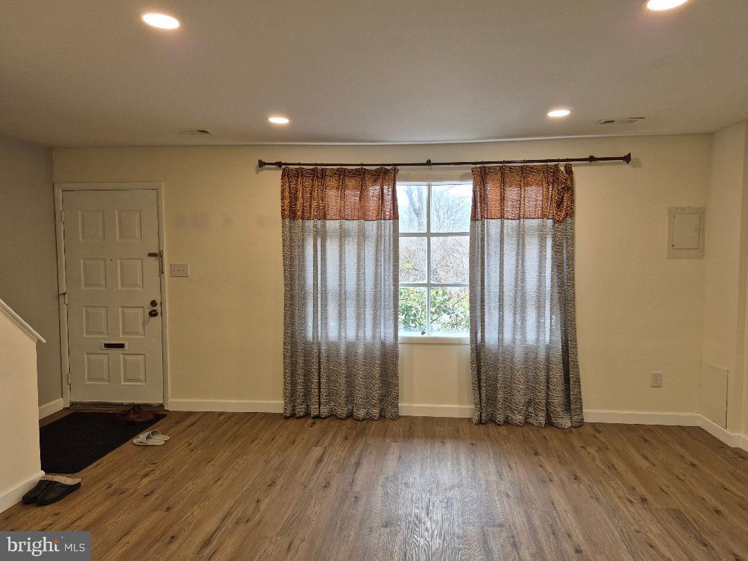 WOODSIDE VIL - Residential