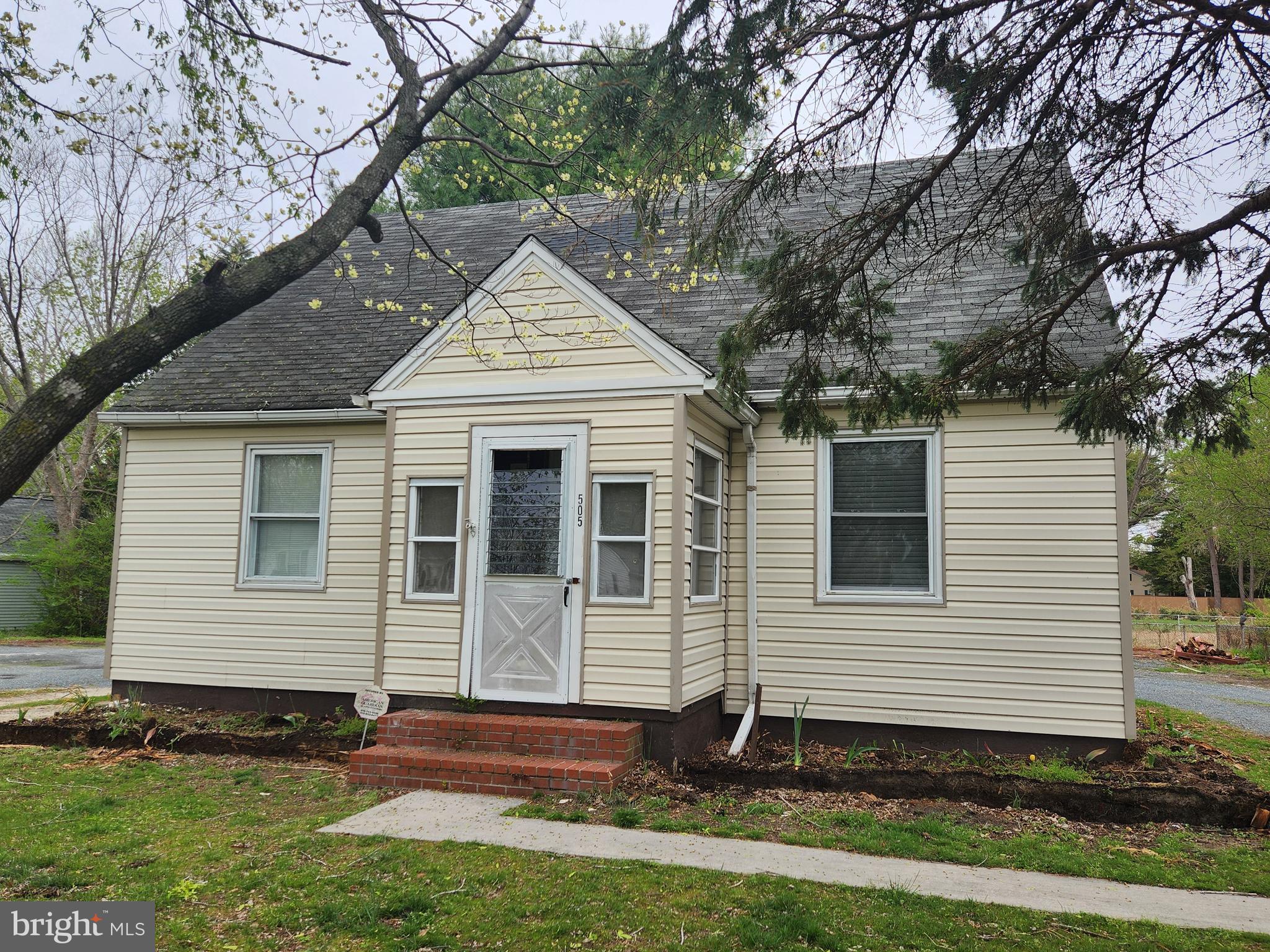 505 E COLLEGE AVENUE