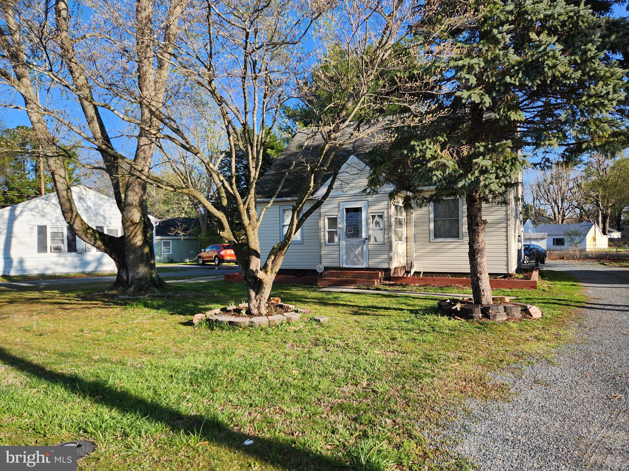 505 E COLLEGE AVENUE