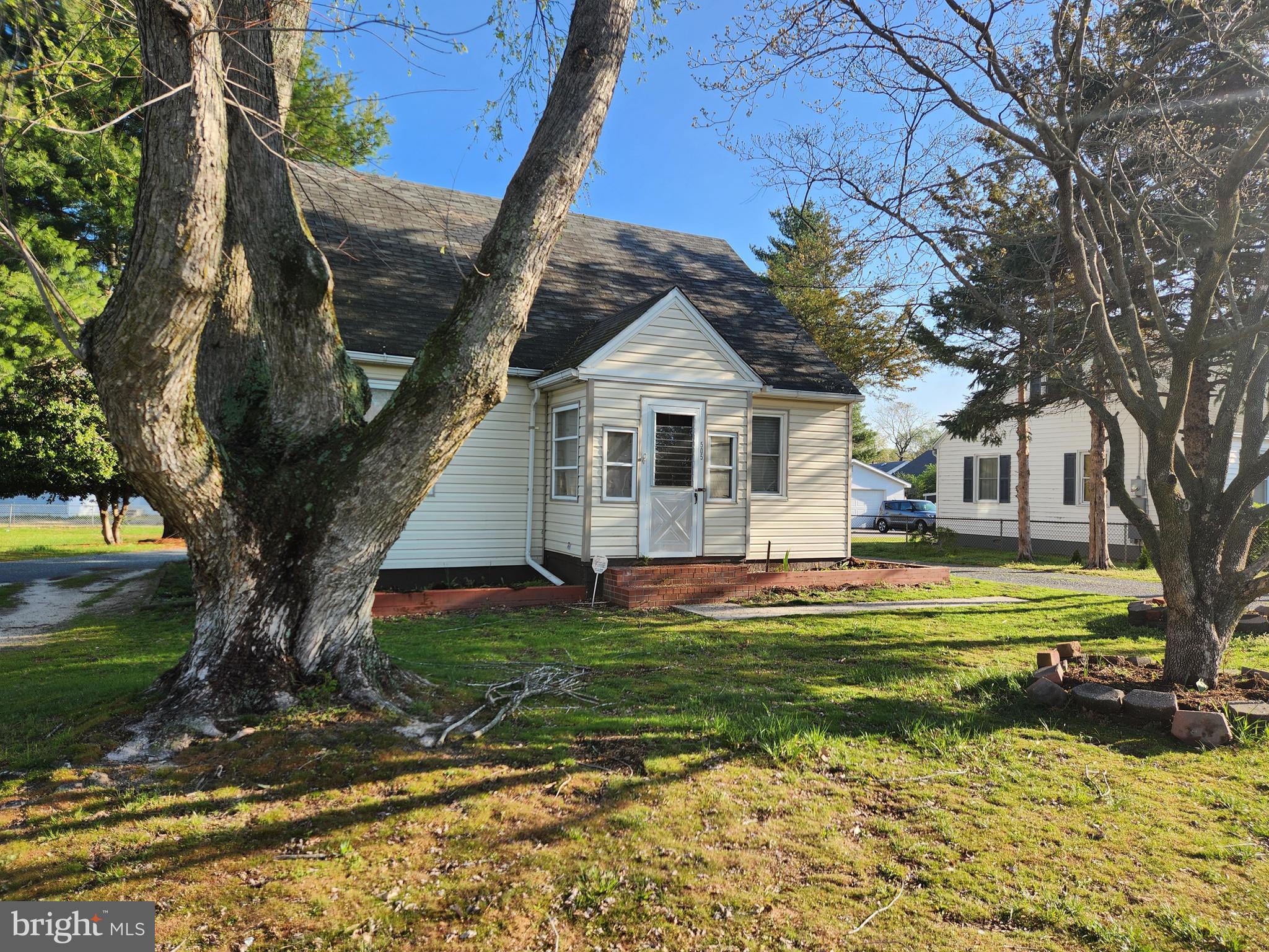 505 E COLLEGE AVENUE