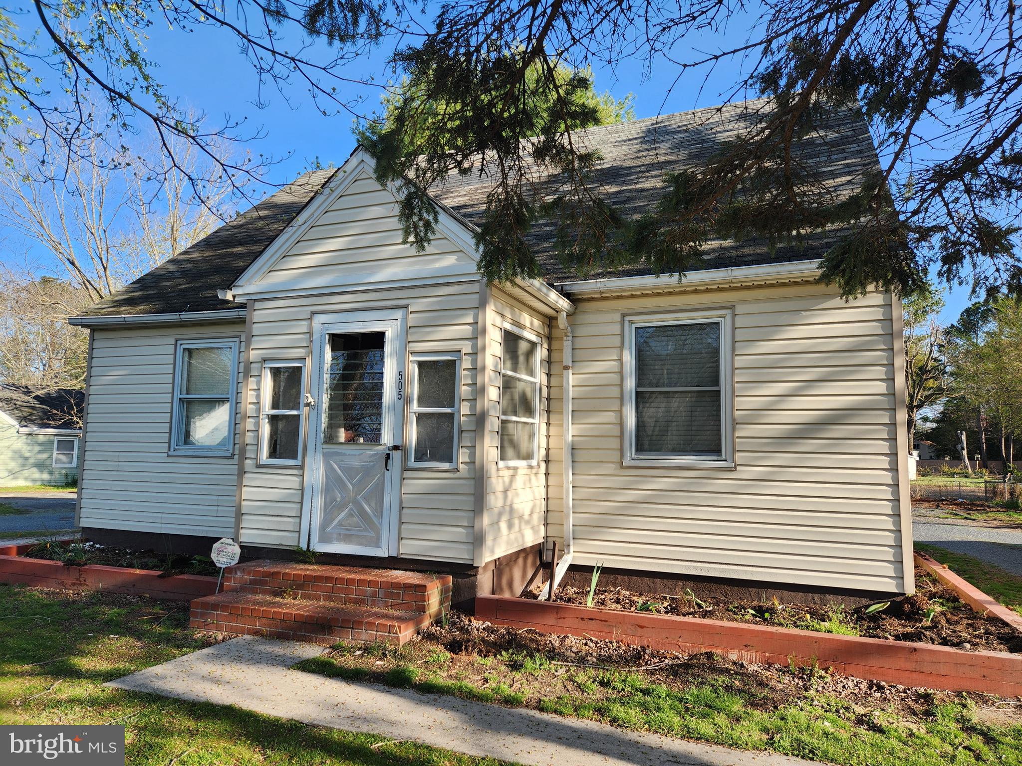505 E COLLEGE AVENUE