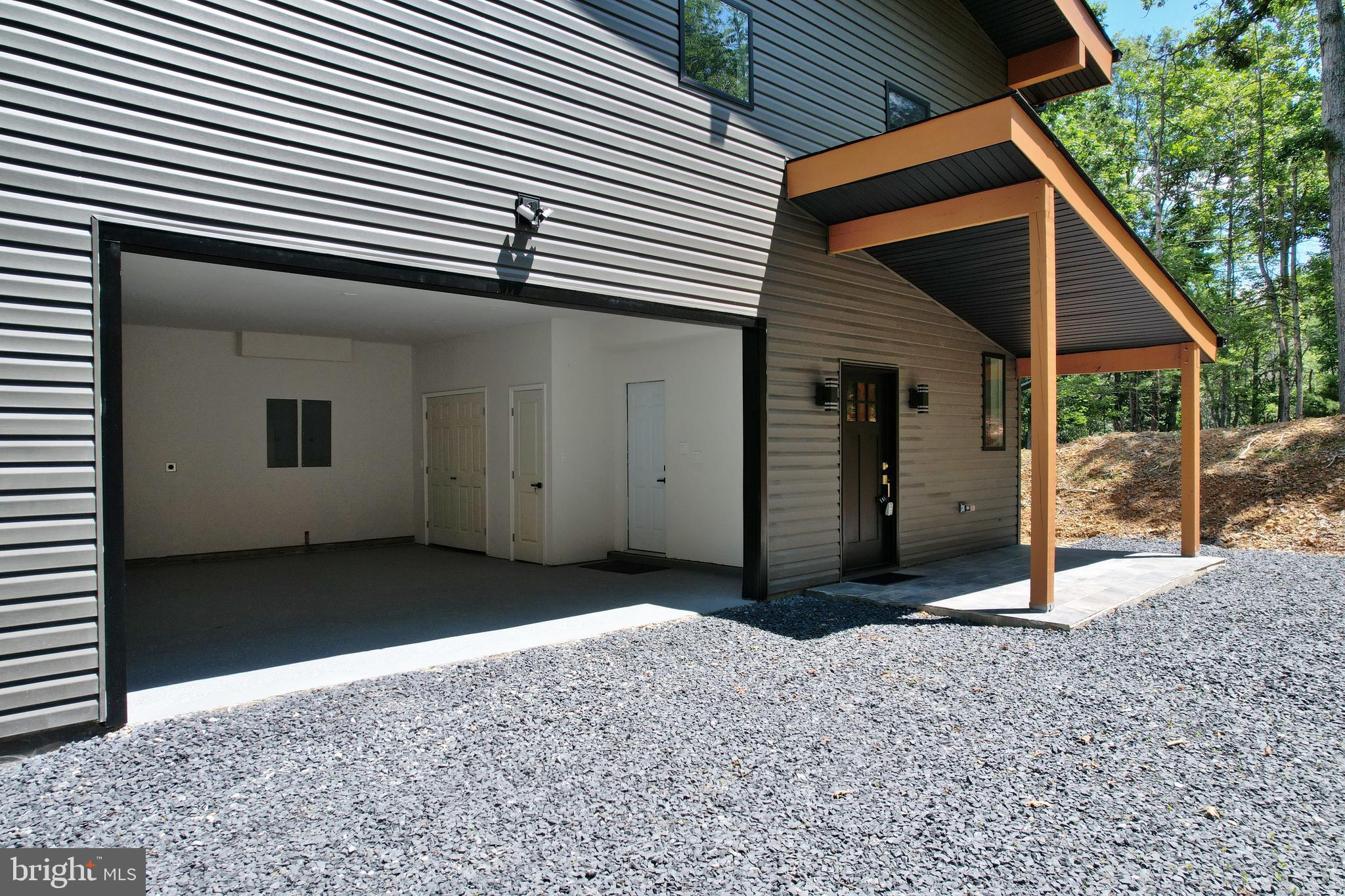 1034 GREENVIEW