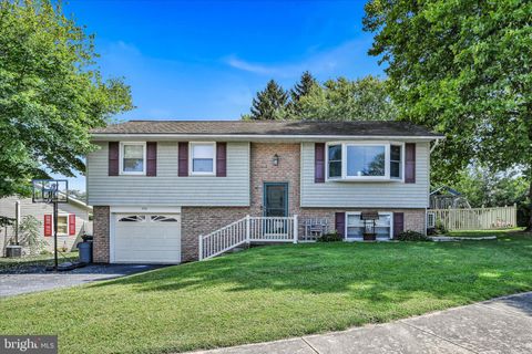 Photo of 330 Vista Circle, Ephrata, PA 17522 (MLS # PALA2056068)